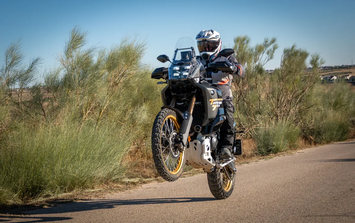 Yamaha Tenere World Raid 2026 Hadirkan Pembaruan Elektronik dan Mekanik Ekstrem