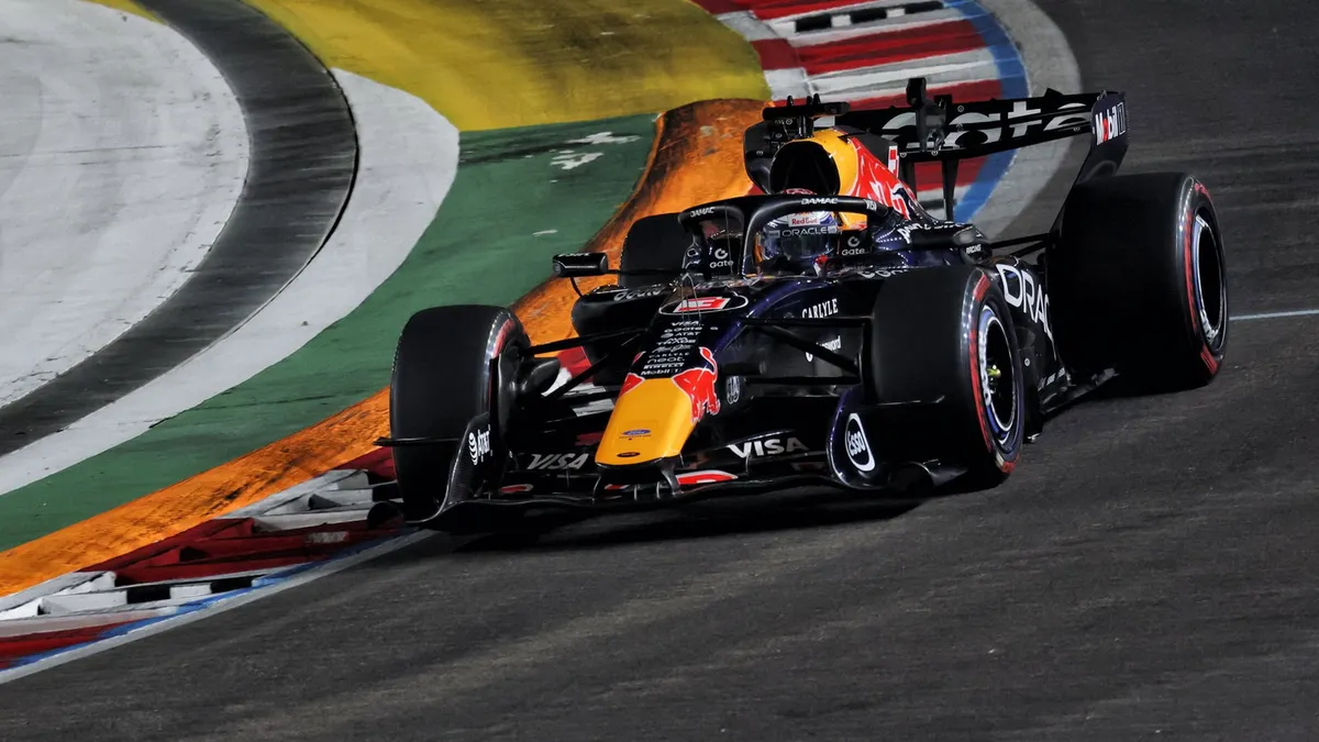 Max Verstappen Rebut Pole GP Singapura Kalahkan Duo Ferrari