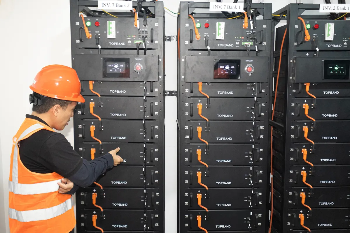 Tantangan O&M PLTS 100 GWp di Indonesia dan Solusi Teknologi
