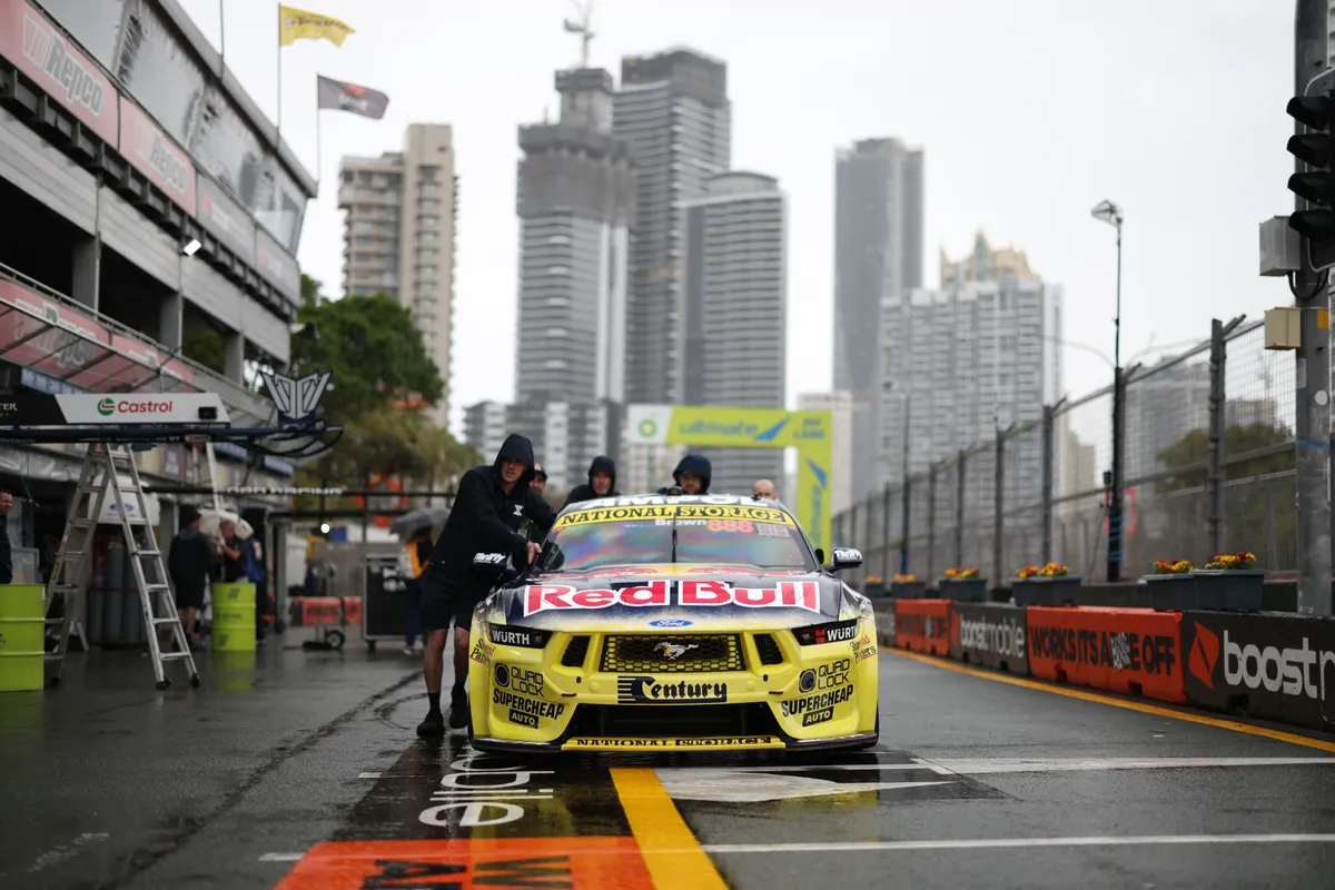 Hujan Deras Ancam Babak Final Supercars di Gold Coast