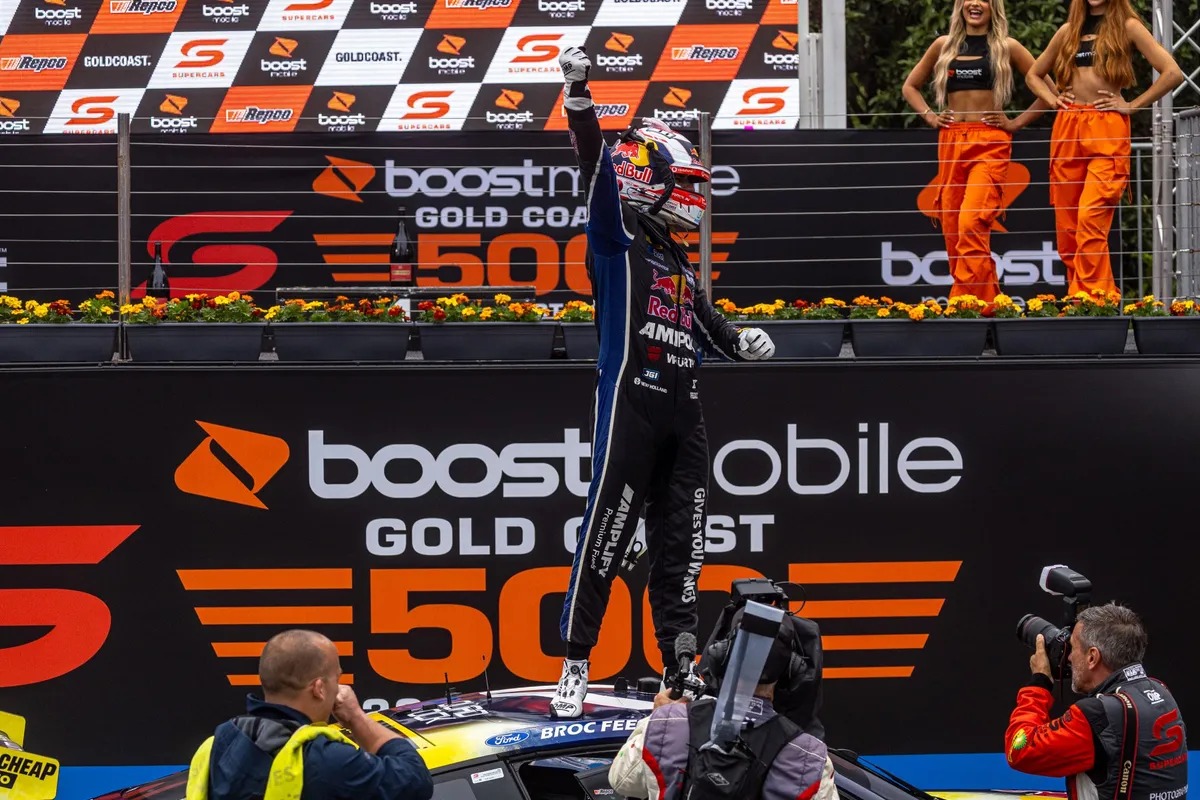 Aksi Spektakuler dan Basah Warnai Hari Minggu di Gold Coast 500