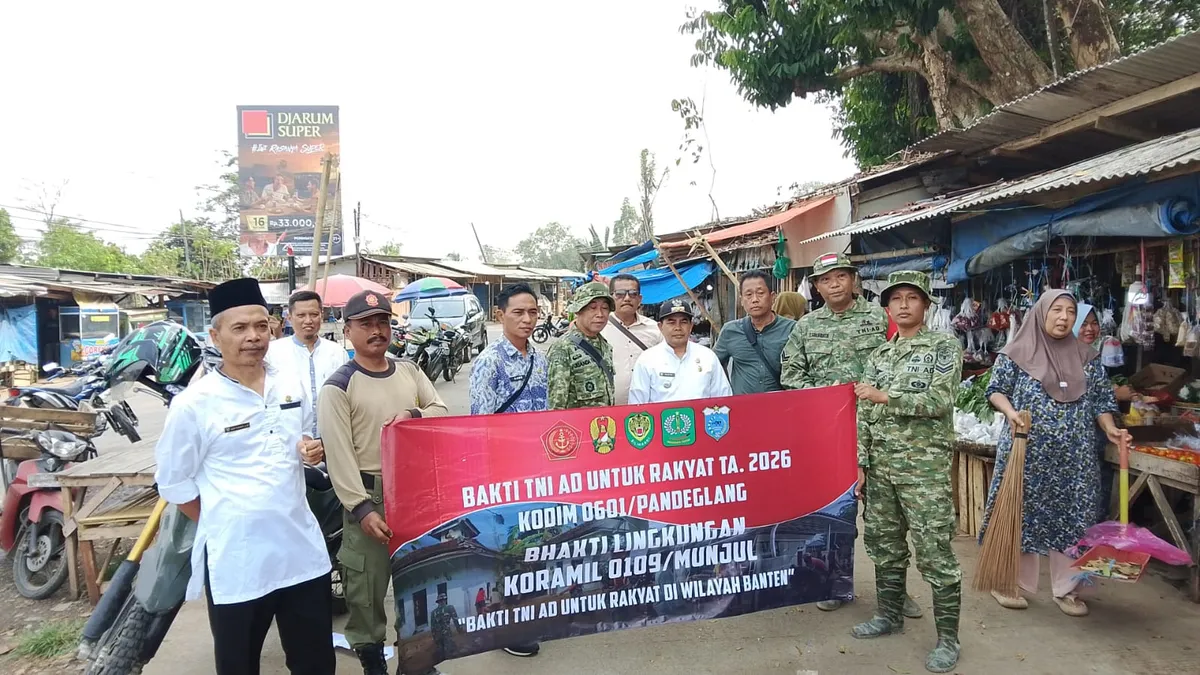 Koramil 0109 Munjul Gelar Bakti Lingkungan Bersihkan Pasar Lama