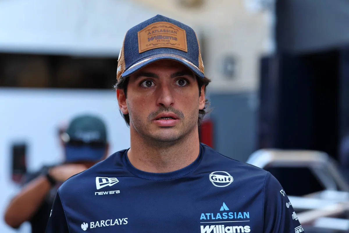 Carlos Sainz Pertanyakan Jaminan Keamanan Seri Penutup F1 Timur Tengah
