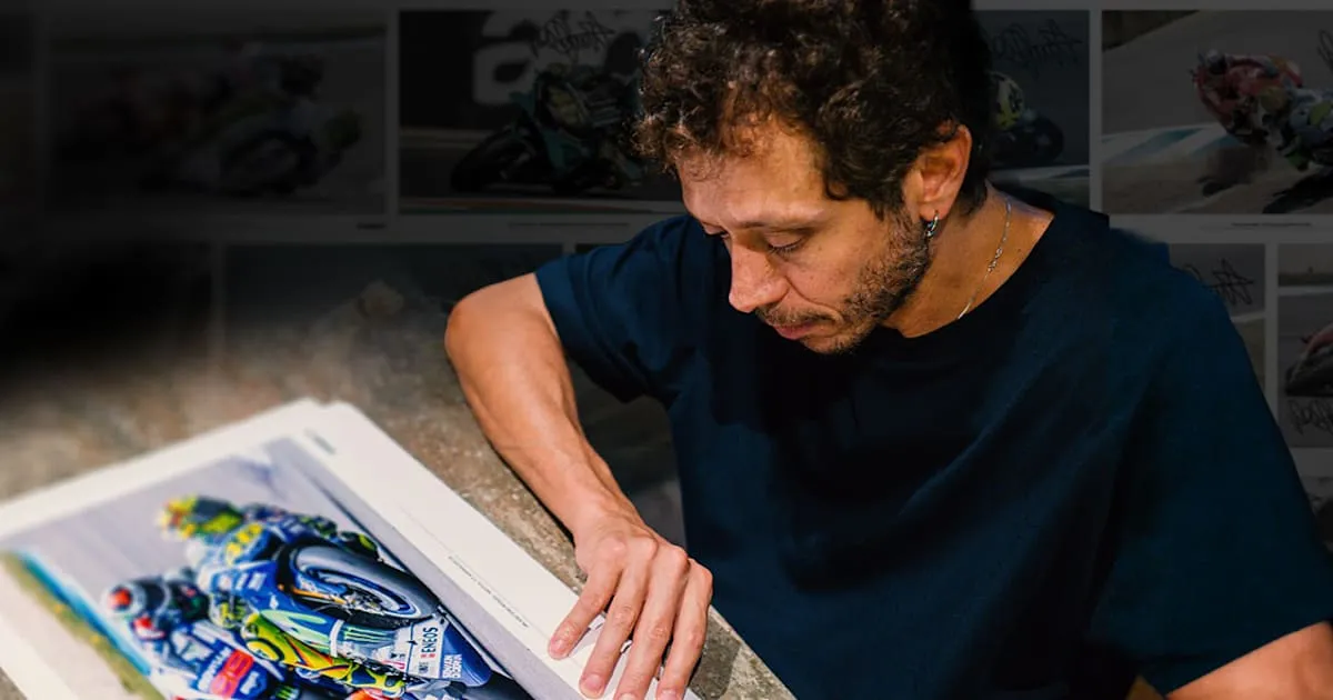 Koleksi Eksklusif Poster Tanda Tangan Valentino Rossi Dilepas di MotoGP Authentics