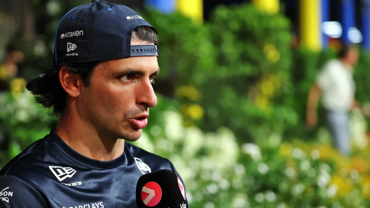 Carlos Sainz Kritik Keadilan Olahraga F1 Usai Kesalahan Manusia di Singapura