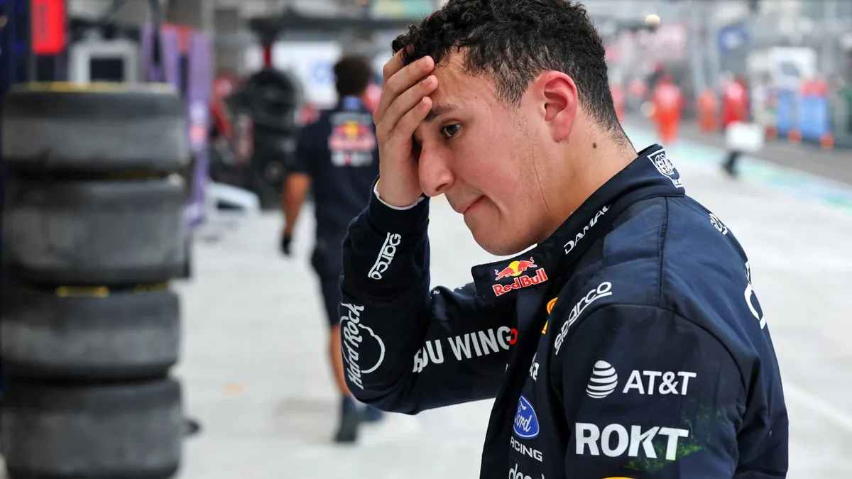 Isack Hadjar Ngamuk di GP Singapura: Semua Rusak Total