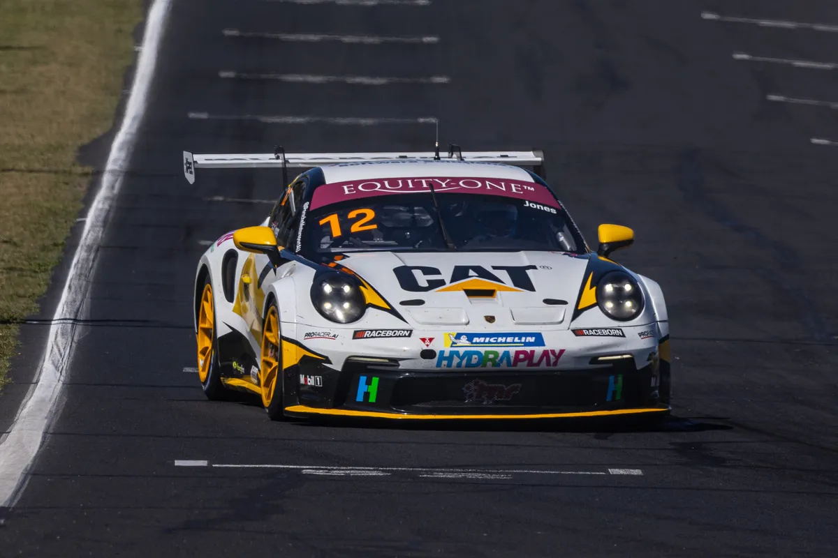 Peluang Emas Harri Jones Kunci Gelar Juara Carrera Cup Lebih Awal
