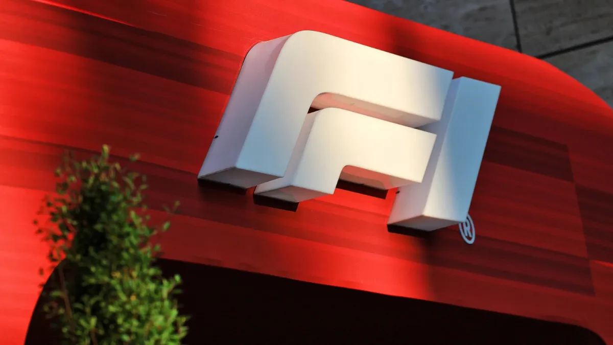 Formula 1 Rilis Kamera Eksklusif Bersama Leica demi Perluas Pasar