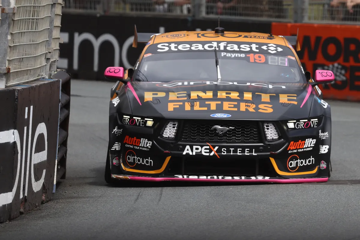 Feeney Tercepat di Gold Coast, Masalah Mesin Hantam Payne