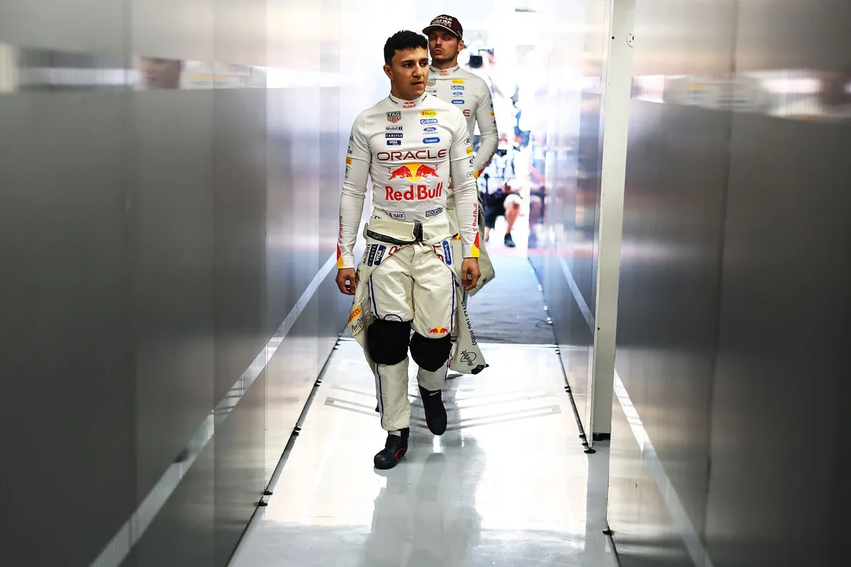 Red Bull Ungkap Waktu Perbaikan Masalah Radio dan Start Verstappen