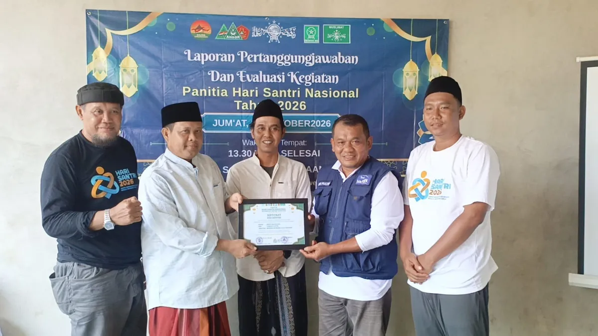 MWCNU Cikeusik Apresiasi Kiprah Kemanusiaan Sertu Eri Piatna di Hari Santri Nasional ke-10