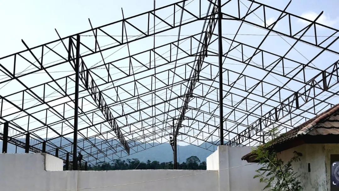 Babinsa Koramil Cimanggu Dampingi Pembangunan KDKMP di Pandeglang
