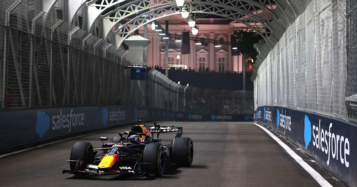 Verstappen Rebut Pole Ke-50 di Singapura, Ferrari Unjuk Gigi