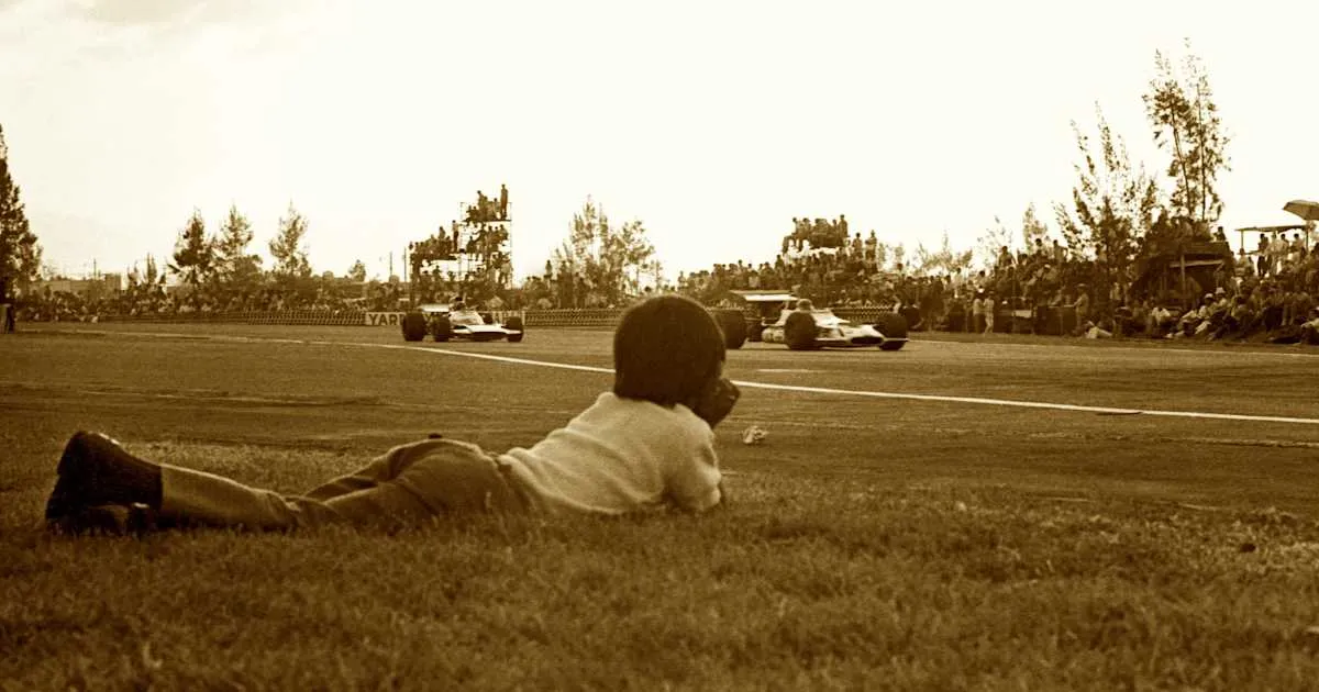 Kekacauan GP Meksiko 1970 Saat Penonton Serbu Trek dan Jackie Stewart Lindas Anjing