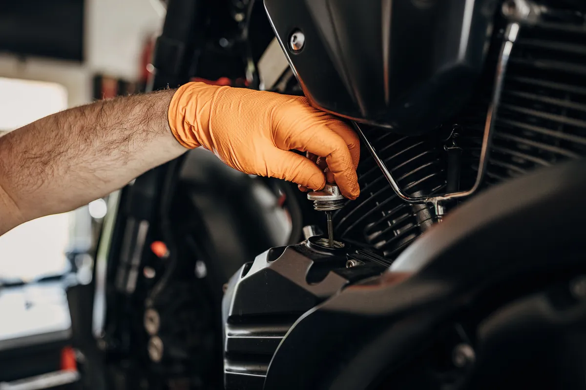 Peran Vital Pelumasan Mesin Sepeda Motor dan Teknologi