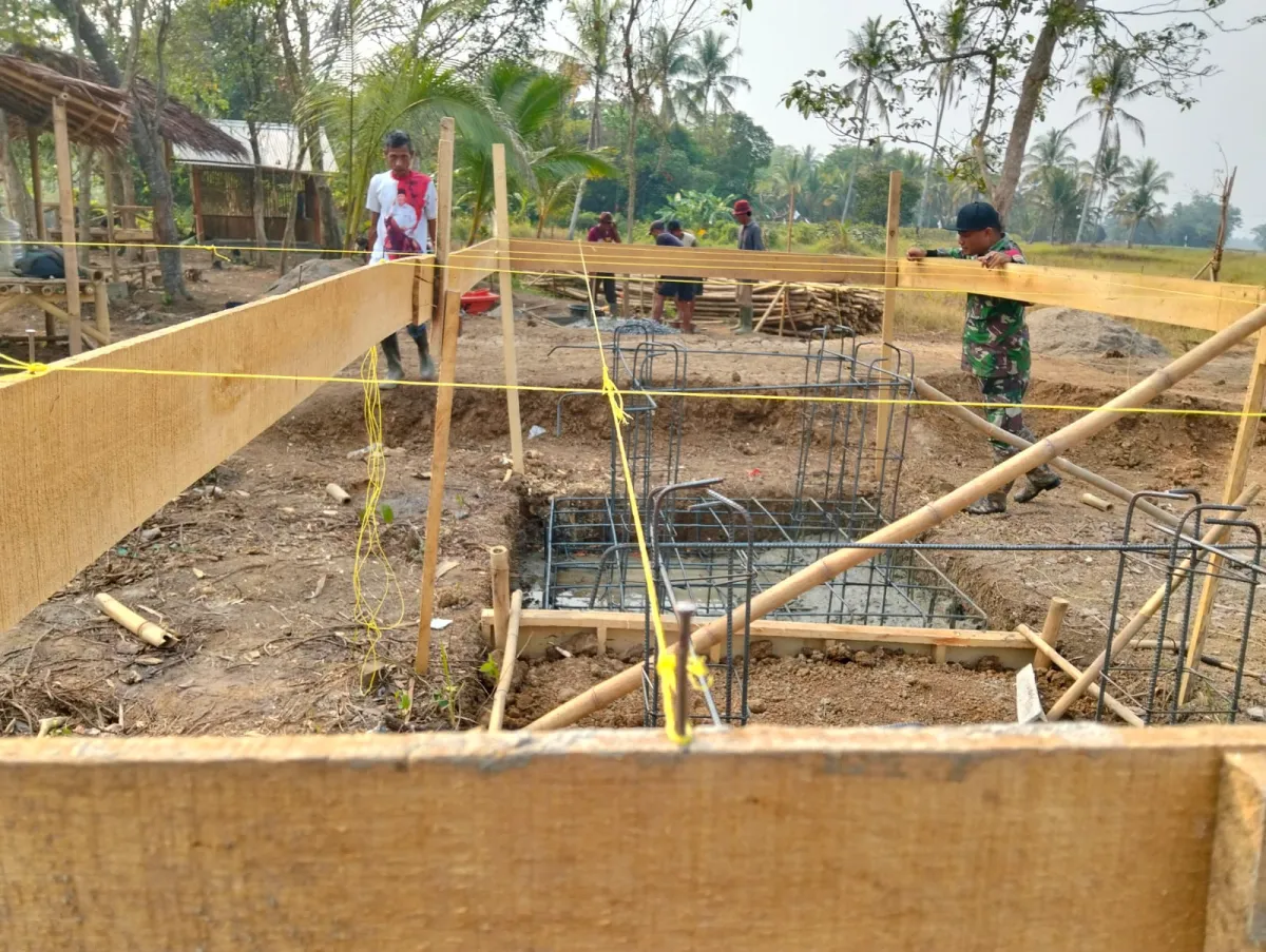 Masuki Minggu Ketiga, Kodim 0601 Genjot Pengecoran Pylon Jembatan Perintis Garuda Patia Pandeglang Demi Dongkrak Ekonomi Warga