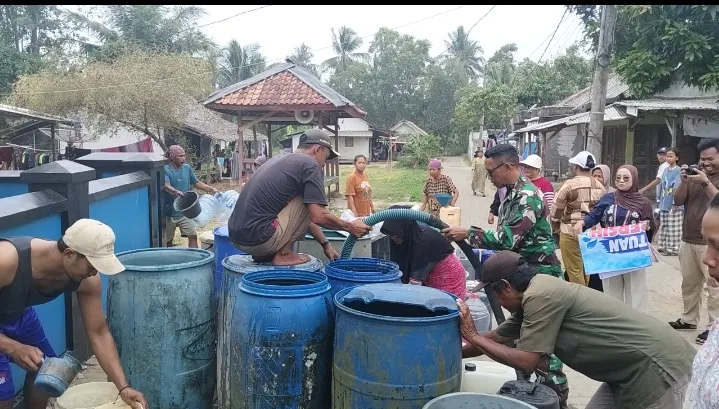 Atasi Krisis Air Bersih, Koramil 0117/Panimbang Gelontorkan Bantuan untuk Warga Kampung Mekar Jaya
