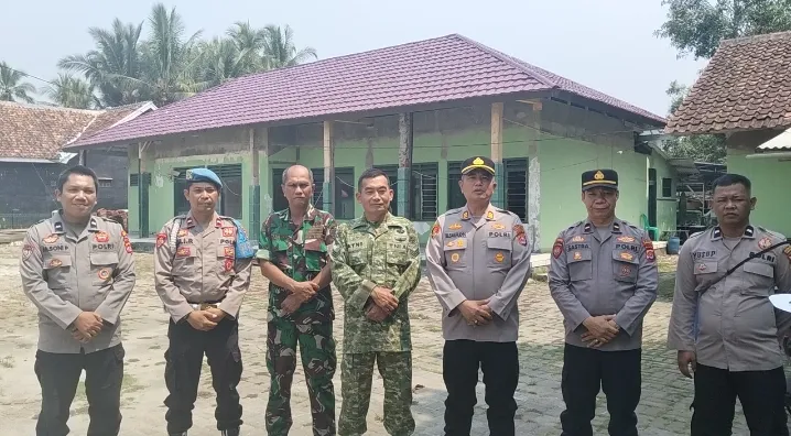Sinergitas Tanpa Batas! Polsek Pagelaran Beri Kejutan Spesial HUT TNI ke-81 di Koramil 0111/Pagelaran