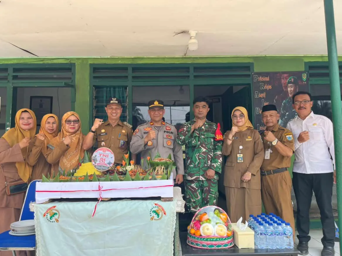 Rayakan HUT ke-81 TNI, Camat dan Kapolsek Bojong Kompak Perkuat Sinergitas di Makoramil