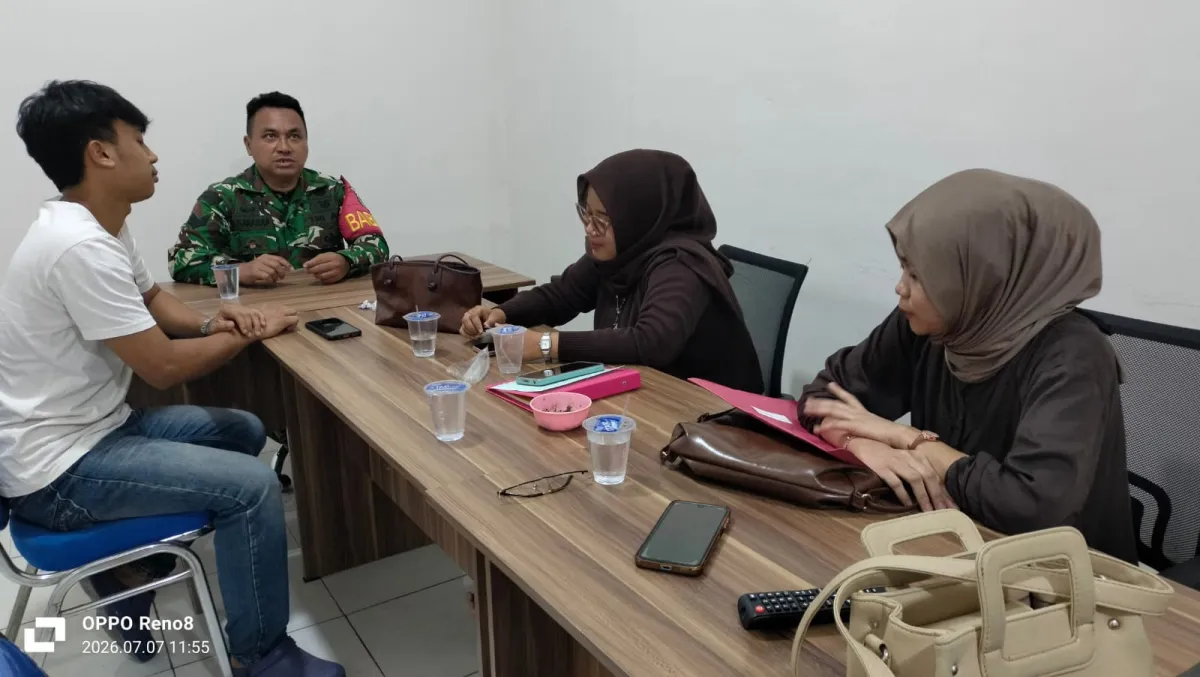 Babinsa Koramil 0102/Cadasari Edukasi Identitas Kependudukan Digital Melalui Kegiatan Komsos
