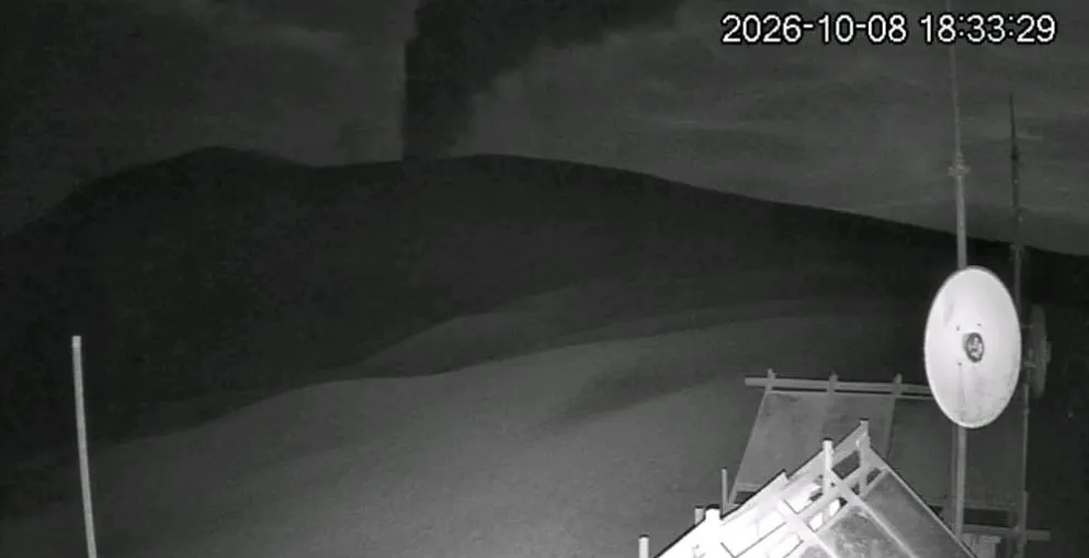 Gunung Anak Krakatau Kembali Erupsi Malam Ini, Warga Diminta Waspada Radius 2 Kilometer