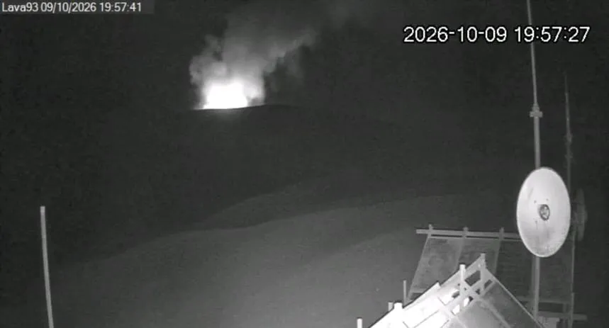 Gunung Anak Krakatau Kembali Erupsi Malam Ini, PVMBG Tetapkan Radius Bahaya 2 Kilometer