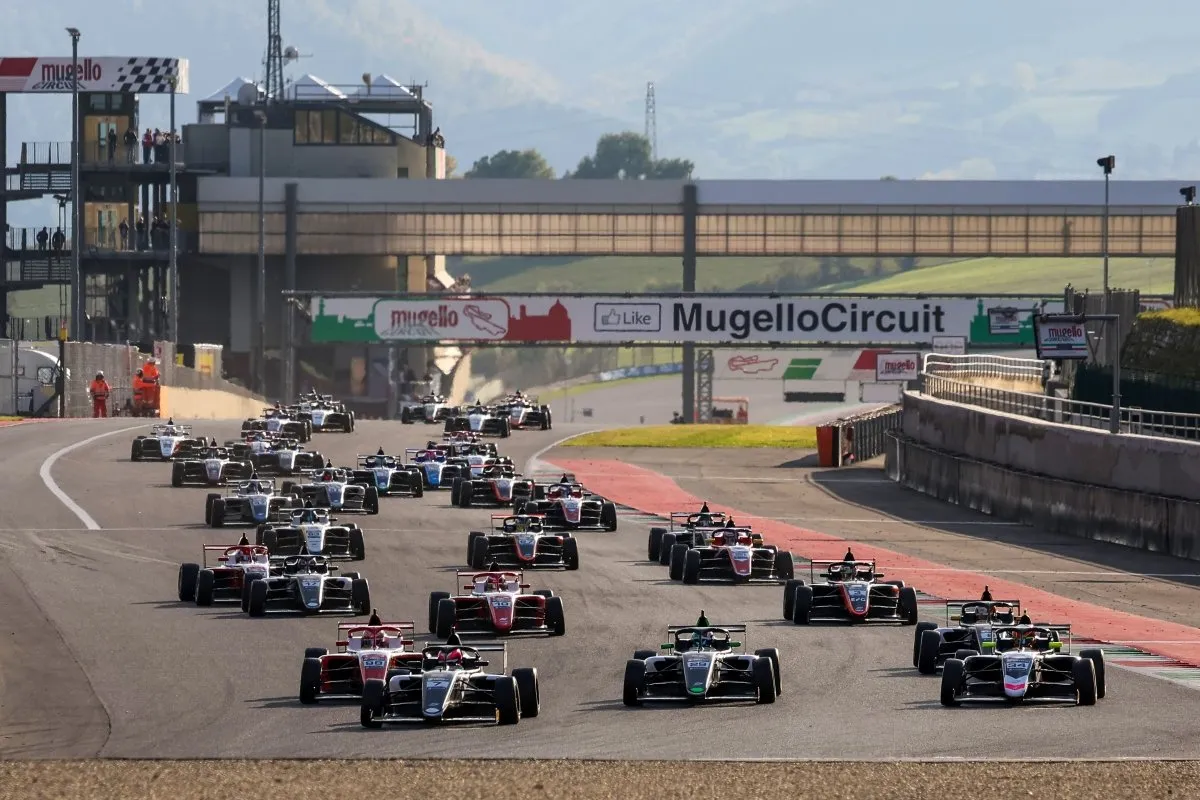Sammalisto Tahan Craigie untuk Dominasi Balapan F4 Italia di Mugello