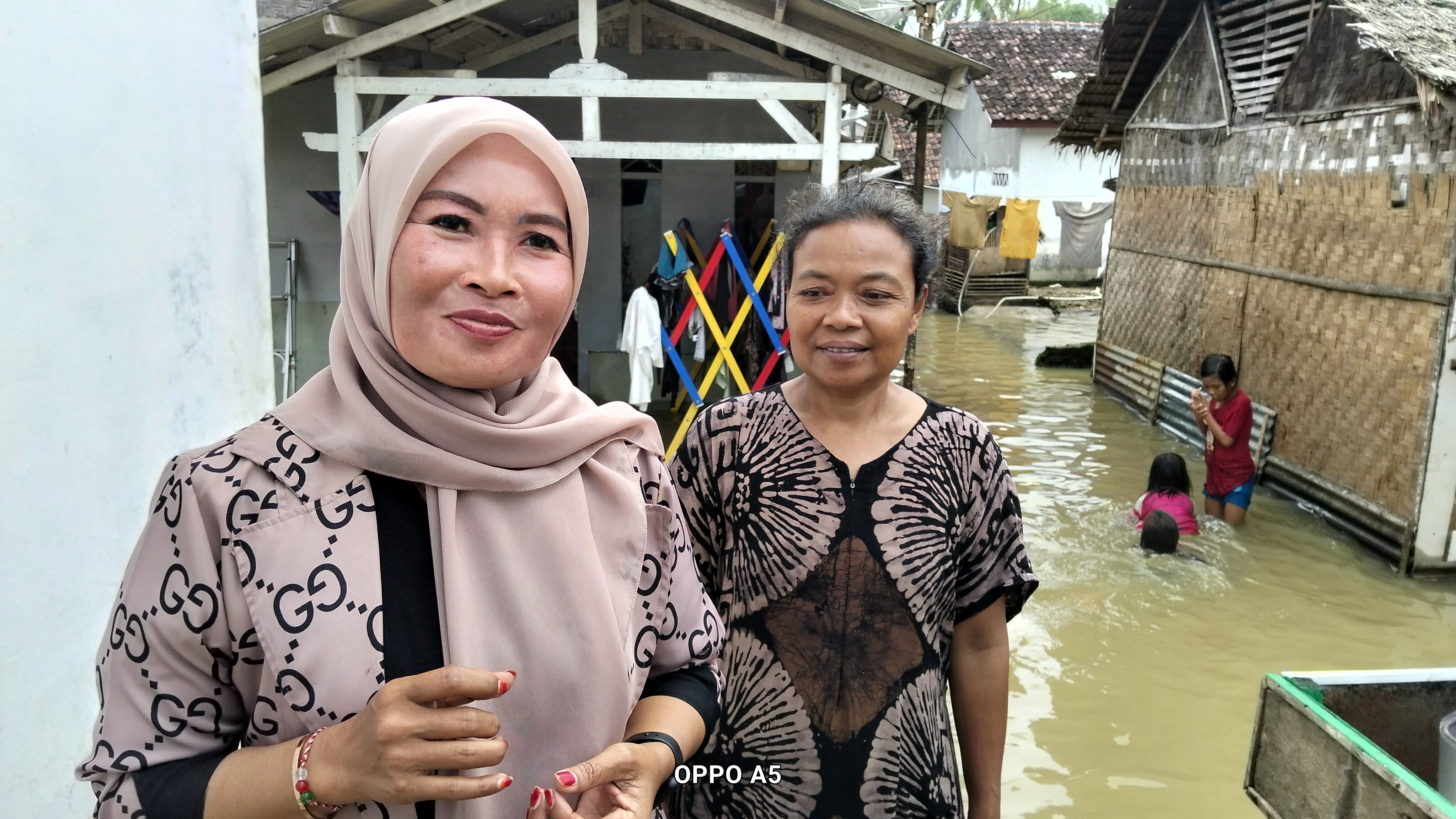 Banjir Luapan Sungai Cilemer Rendam Desa Pagelaran Pandeglang, 17 KK Mengungsi Tanpa Bantuan: Warga Keluhkan Logistik Raib