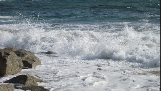 Waspada! BMKG Prediksi Tinggi Gelombang Meningkat di Perairan Banten 25-28 Januari 2026, Nelayan dan Wisatawan Pantai Diminta Berhati-hati