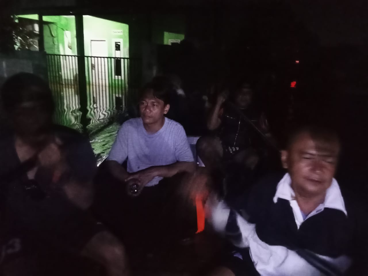 Kepala Desa Sukajadi Tinjau Lokasi Banjir di Perumahan Villa Kencana Saat Pengungsi Tertidur Lelap