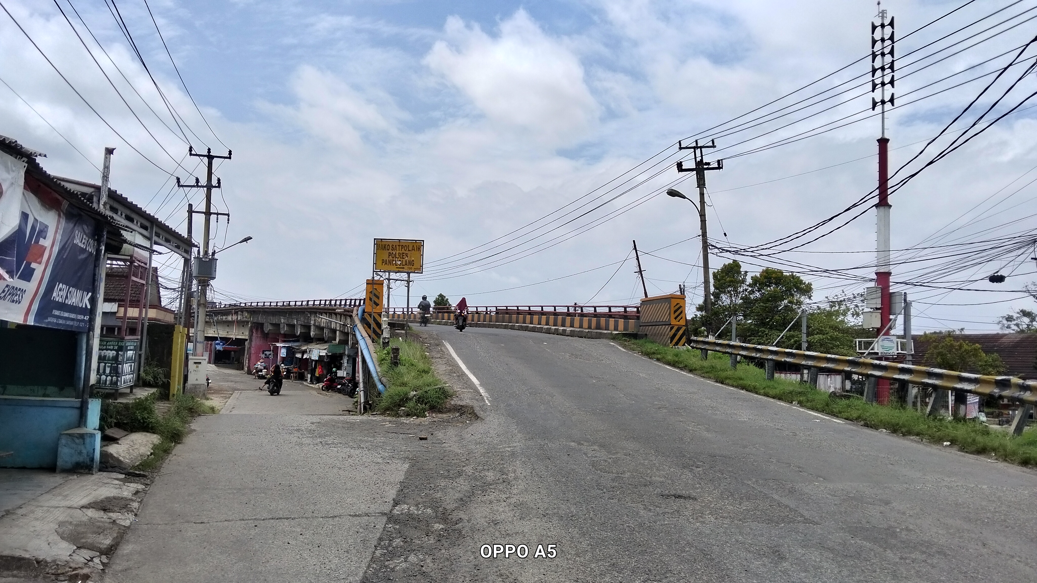 Jembatan Sidamukti-Panimbang Rusak Parah Pasca Tambal Sulam Agustus 2025, Pengguna Jalan Mengeluh: "Lebih Buruk dari Sebelumnya!"