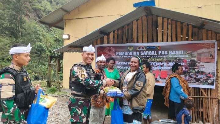 Satgas Yonif 301/PKS Gelar Bakti Sosial di Pedalaman Papua Tengah Rayakan HUT ke-78