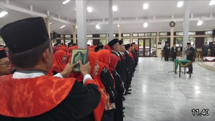 Sekda Pandeglang Asep Rahmat Lantik 180 Kepala SD, SMP, dan Jafung: Tekankan 3 Hal Kunci Integritas, Mutu Pendidikan, dan Adaptasi Teknologi