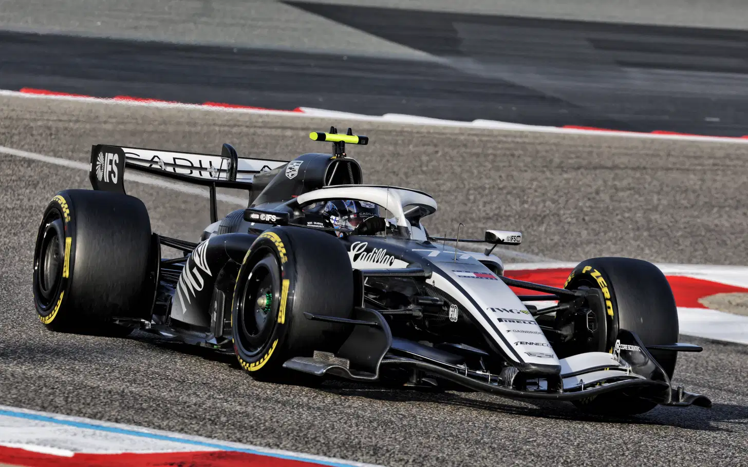 Cadillac Resmi Perkenalkan Sasis F1 MAC-26