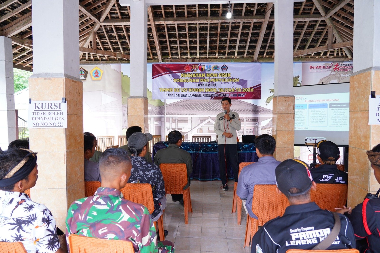 Penyuluhan Bencana Alam TMMD Ke-127 Kodim 0808/Blitar Tingkatkan Kesiapsiagaan Warga Desa Krisik Gandusari
