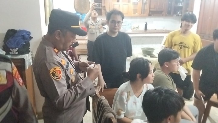Polsek Carita Gelar Sweeping di Kawasan Wisata Pantai Carita Saat Ramadhan 2026, Temukan Situasi Aman Terkendali