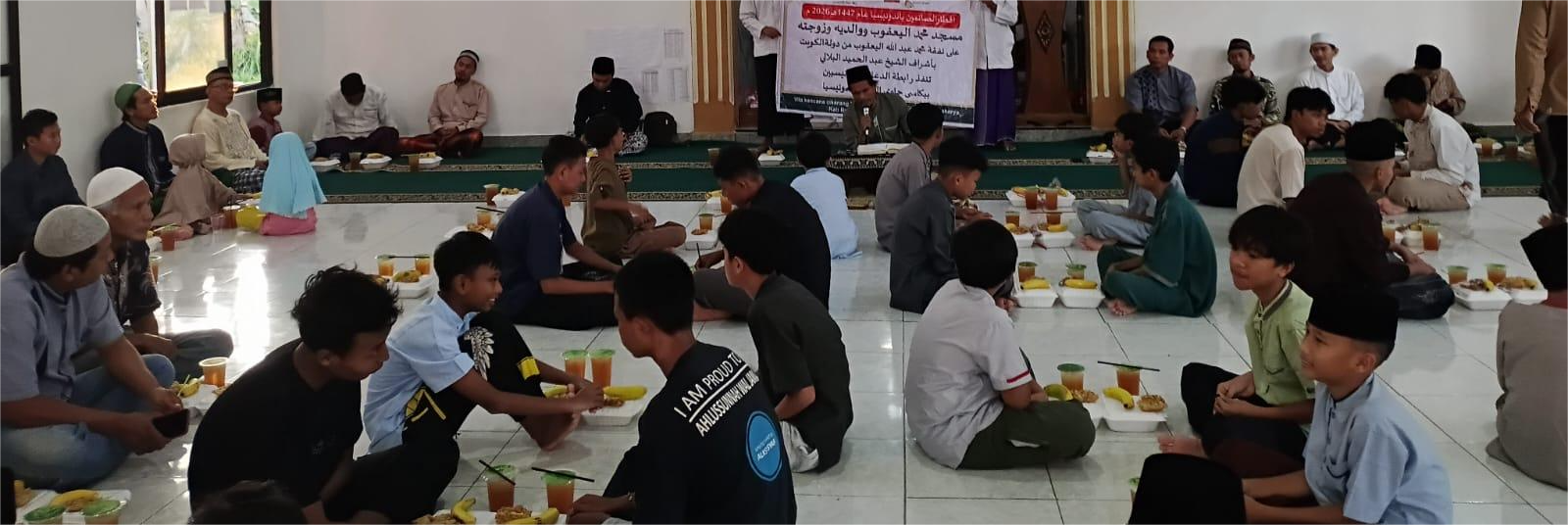 Buka Puasa Bersama di Masjid Assalam Villa Kencana Bekasi Sukses Pererat Silaturahmi Warga, Didukung Dana Rp8,5 Juta dari salah satu Yayasan .