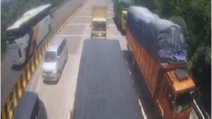 Arus Menuju Pelabuhan Merak Lancar Jaya, Polda Banten “Patuhi Petugas & Pastikan Tiket Siap, Keluarga Bahagia Menanti!”