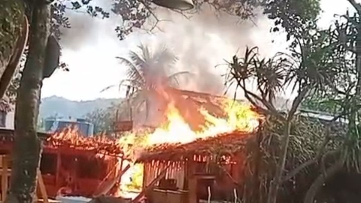 Warung di Pantai Pandan Carita Pandeglang Hangus Terbakar  Diduga Akibat Korsleting Listrik