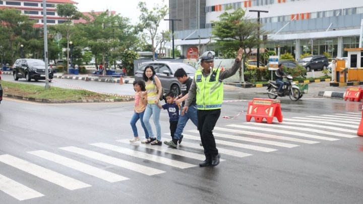 Polri Humanis di Pelabuhan Batam Center, Layanan Kesehatan, Info Perjalanan, hingga Pengamanan Lintas Instansi untuk Mudik Lebaran 2026