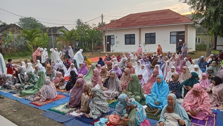 Ratusan Warga Padati Sholat Idul Fitri 1447 H di Masjid Assalam Villa Kencana Cikarang, Sukajadi – Suasana Haru dan Penuh Kebersamaan