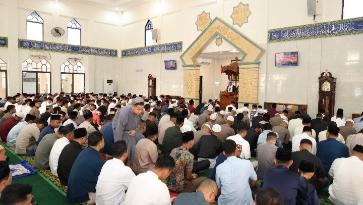 Kapolda Kepri Irjen Asep Safrudin Pimpin Sholat Id dan Halal Bihalal Polda Kepri, Santuni Anak Panti Asuhan di Hari Raya Idul Fitri 1447 H