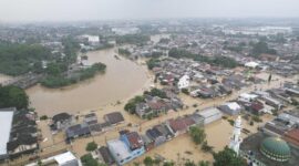 BPBD Kota Bekasi melaporkan bahwa hujan dengan intensitas tinggi dan meluapnya air dari hulu Kali Bekasi menyebabkan banjir di wilayah Bekasi (Arsip BNPB)