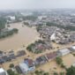 BPBD Kota Bekasi melaporkan bahwa hujan dengan intensitas tinggi dan meluapnya air dari hulu Kali Bekasi menyebabkan banjir di wilayah Bekasi (Arsip BNPB)
