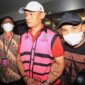Muhammad Arif Nuryanta, Ketua Pengadilan Negeri Jakarta Selatan, terlihat di Gedung Kejaksaan Agung, Jakarta, pada 12 April 2025, setelah ditetapkan sebagai tersangka dalam kasus dugaan suap terkait putusan bebas untuk perkara korupsi minyak goreng yang melibatkan tiga perusahaan eksportir CPO. (Antara/Reno Esnir)