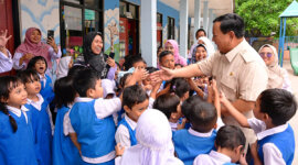  Presiden Prabowo Subianto melakukan kunjungan untuk memantau pelaksanaan program Makan Bergizi Gratis di SDN Jati 05 Pagi, Pulogadung, Jakarta Timur. (Sumber: Kantor Staf Presiden)