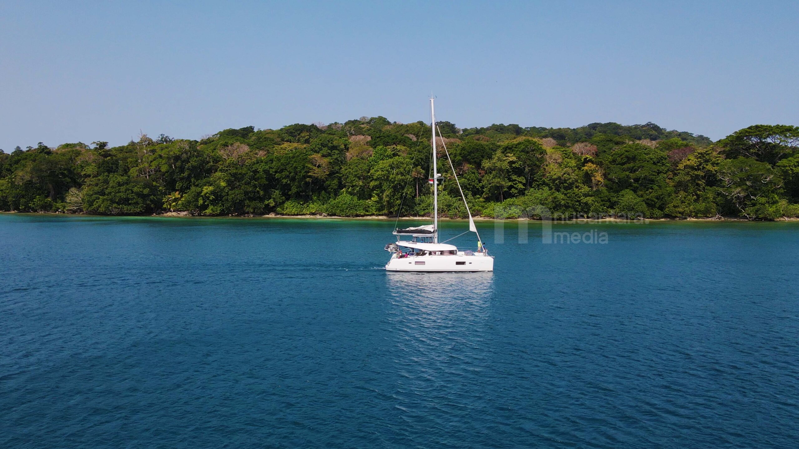 Keindahan Pantai Pulau Peucang di Ujung Kulon