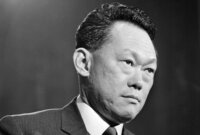 Lee Kwan Yew, pendiri dan perdana menteri pertama Singapura yang memimpin Singapura dari tahun 1959 hingga 1990. (Michael Stroud/Daily Express/Hulton Archive/Getty Images)