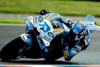 Alex Marquez merayakan kemenangan perdana di Jerez 2025, memicu wacana bergabung dengan tim pabrikan Ducati bersama Marc Marquez. (Sumber: Alex Marquez Facebook)