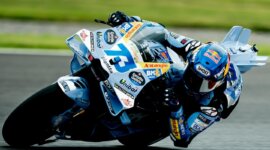 Alex Marquez merayakan kemenangan perdana di Jerez 2025, memicu wacana bergabung dengan tim pabrikan Ducati bersama Marc Marquez. (Sumber: Alex Marquez Facebook)